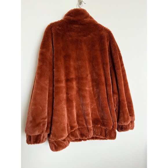 NWT PrettyLittleThings Brown Faux Fur Pocket Front Coat - Size Medium - Picture 5 of 10